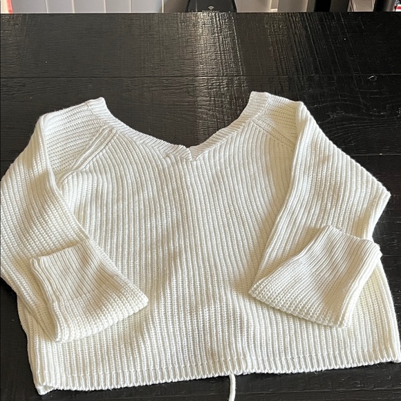 V-Neck White Sweater - Picture 5 of 8